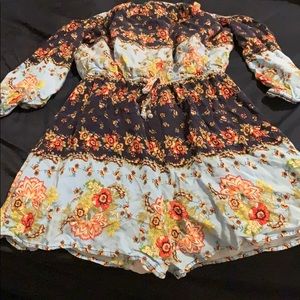 Off the shoulder/strap, cute medium kid outfit